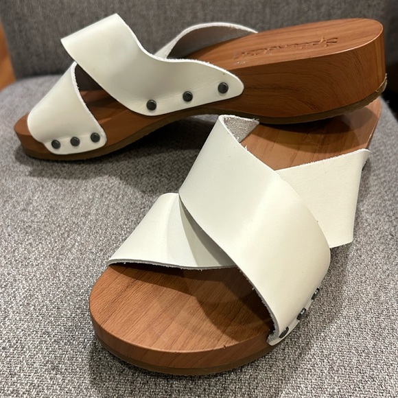 Splendid Platform Sandal - Picture 1 of 5